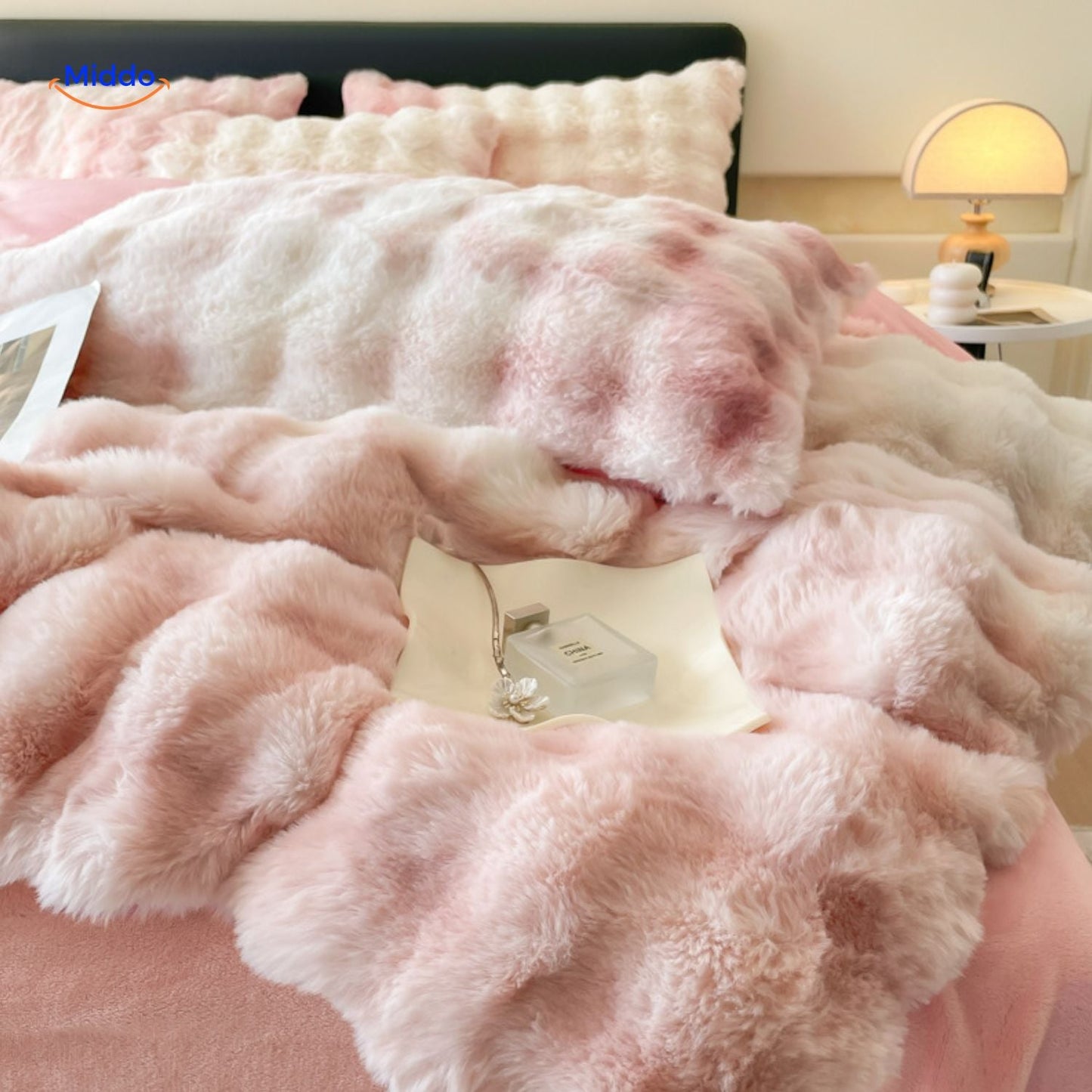 SnuggleBunny Pluche Set roze pluche deken met stijlvolle accessoires www.middo.nl