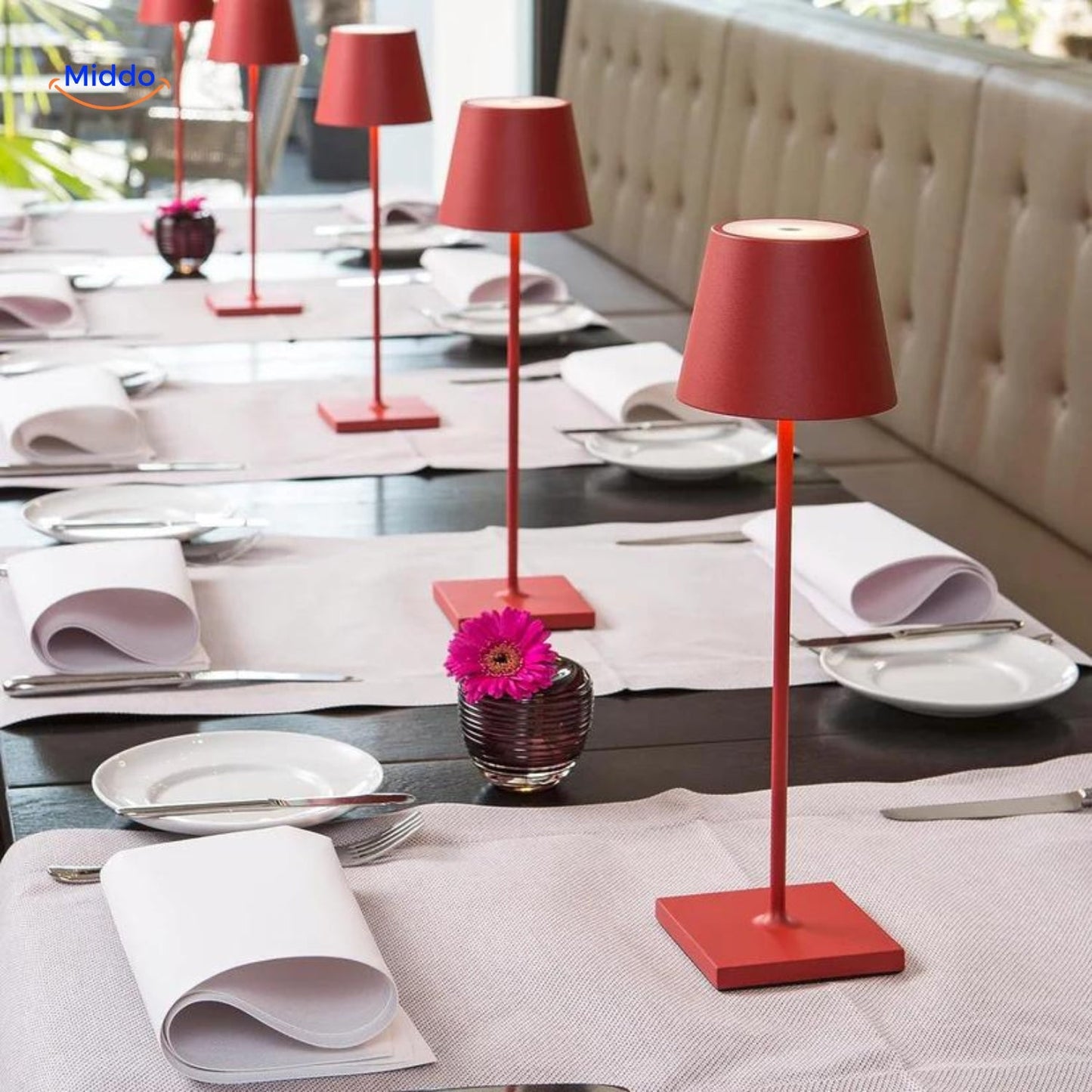 Lumiset Meerdere Rode Tafellampen Op Een Tafel