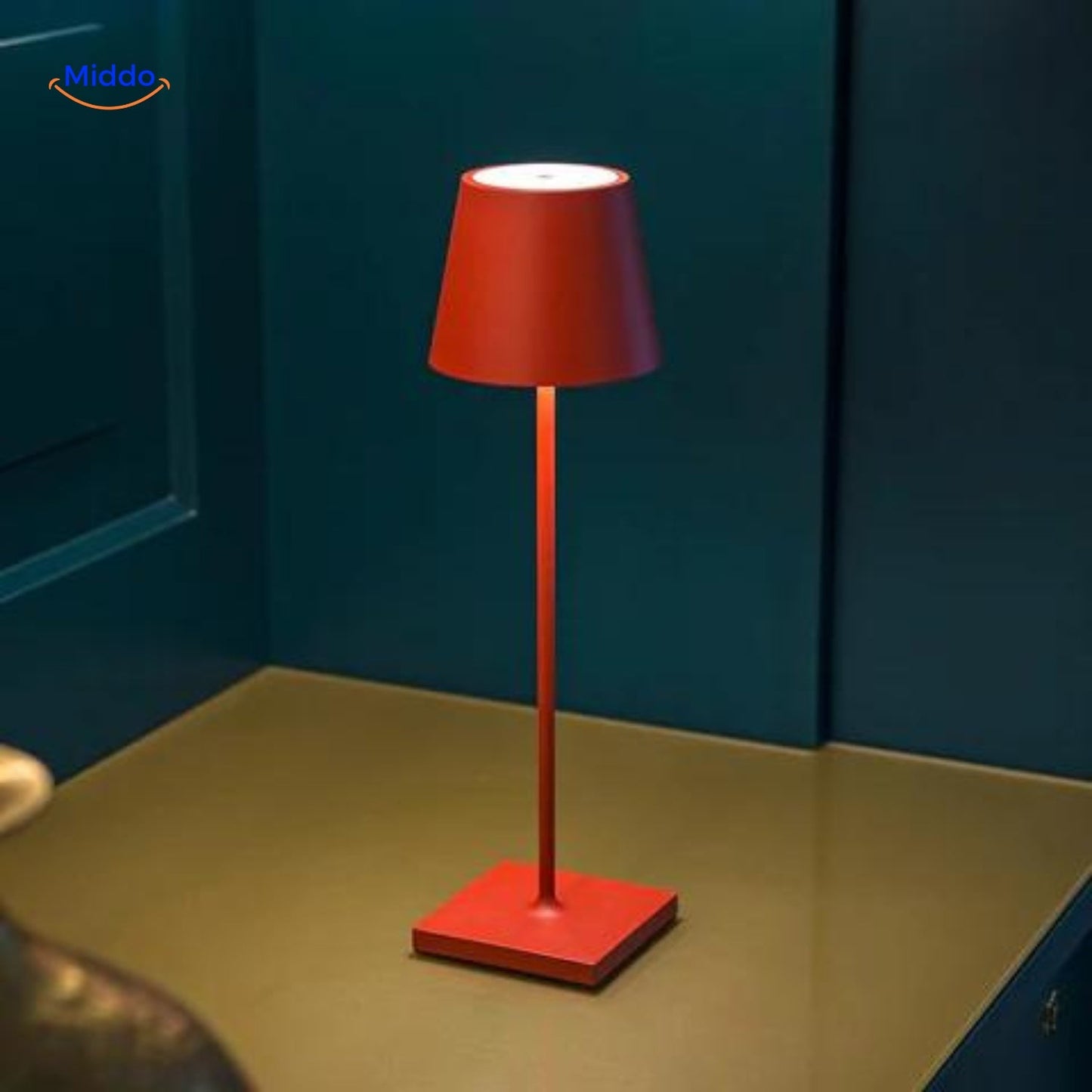 Lumiset Moderne Minimalistische Tafellamp Met Een Strak Rood Design