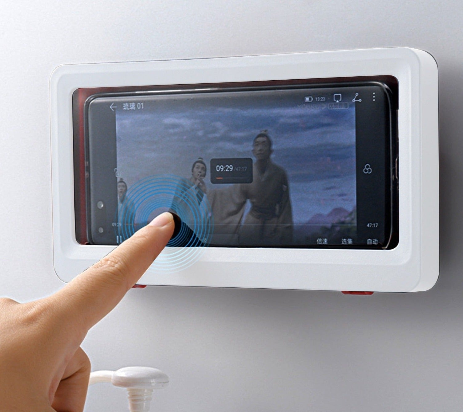 Telefoon in houder met touchscreen functionaliteit