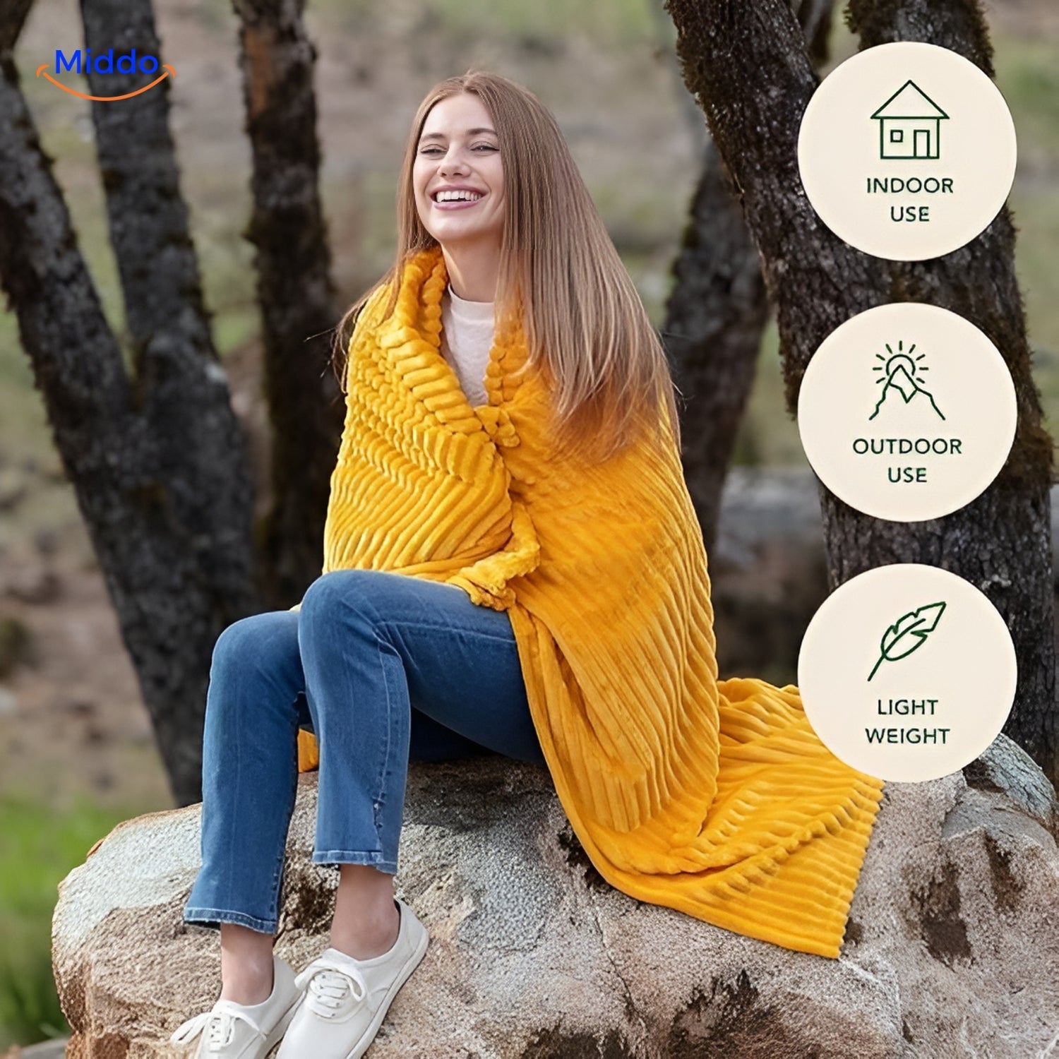 Vrouw geniet buiten van comfortabele Fleece Kleed van Middo