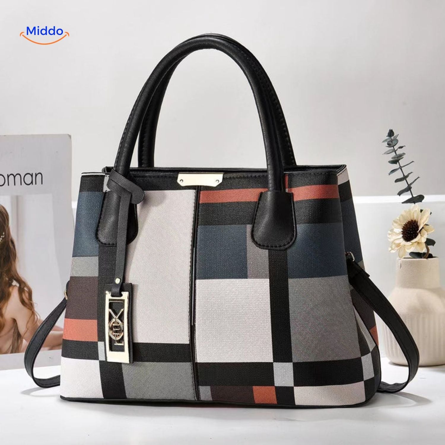 VivaLuxe Tote stijlvolle handtas met ondersteunende riemen en pompon www.middo.nl